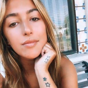 Meet your Posher, Olivia